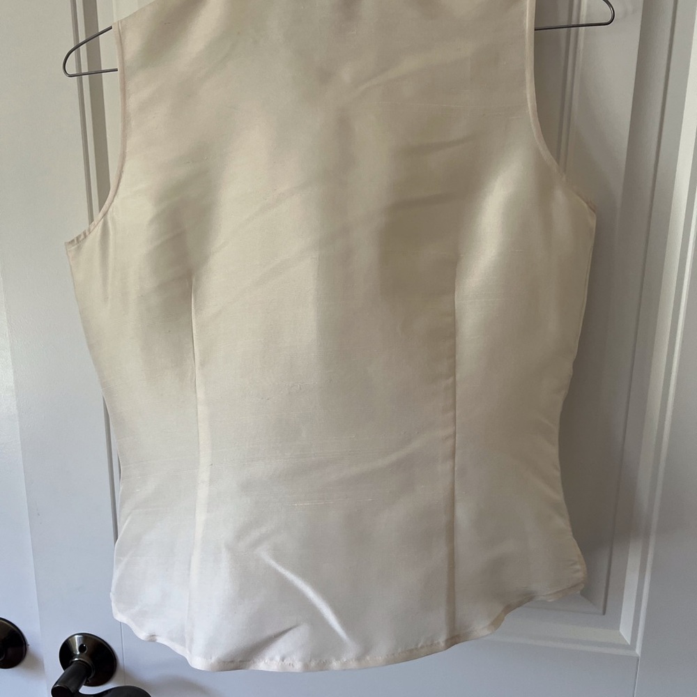 Elegant silk Cream Sleeveless Blouse - Picture 10 of 10